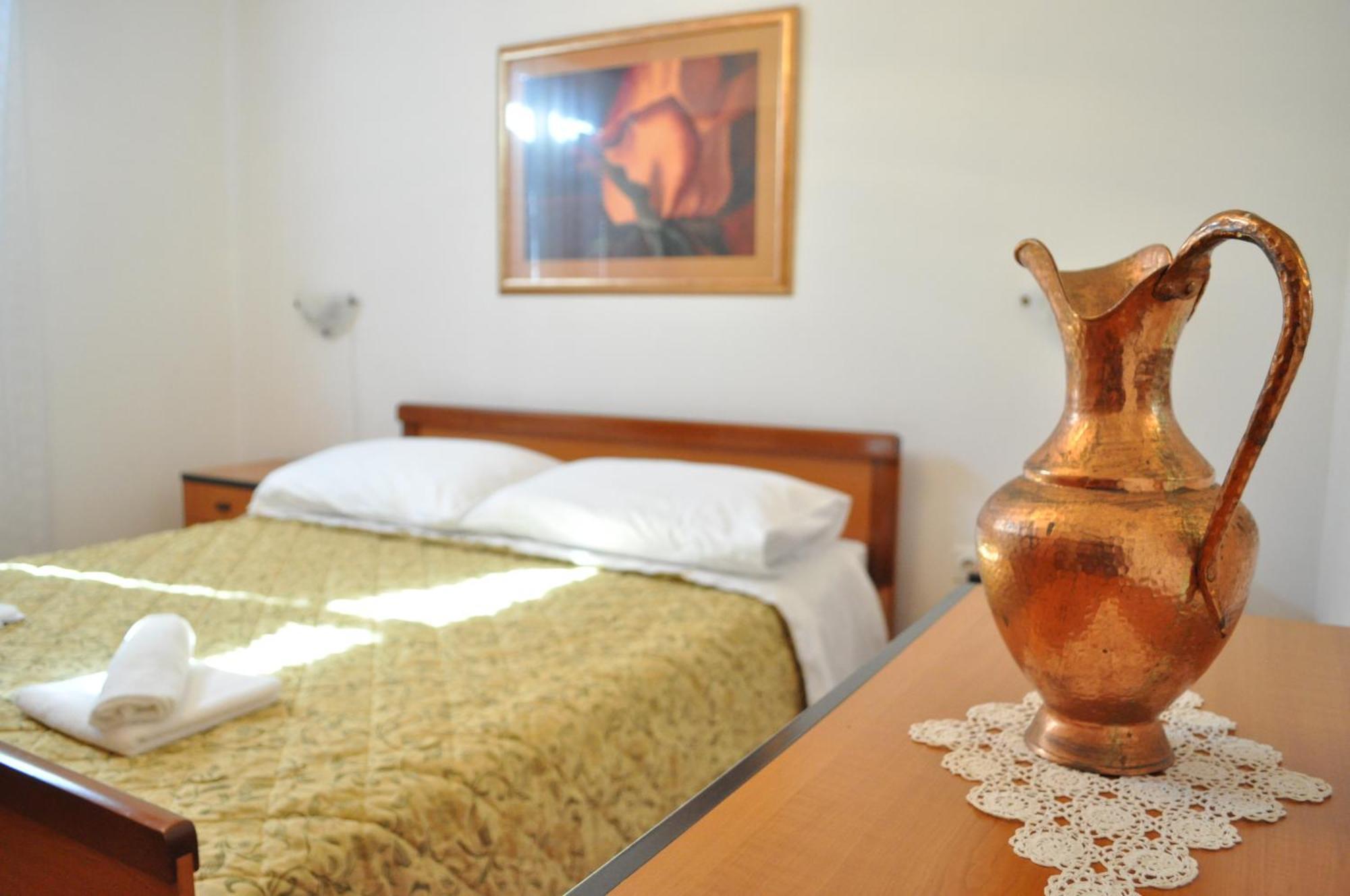 Apartman Ostrea *** Bale Esterno foto