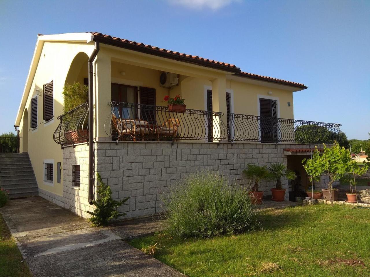Apartman Ostrea *** Bale Esterno foto