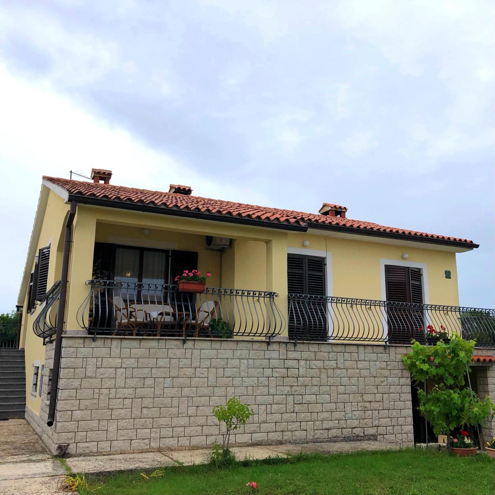 Apartman Ostrea *** Bale Esterno foto